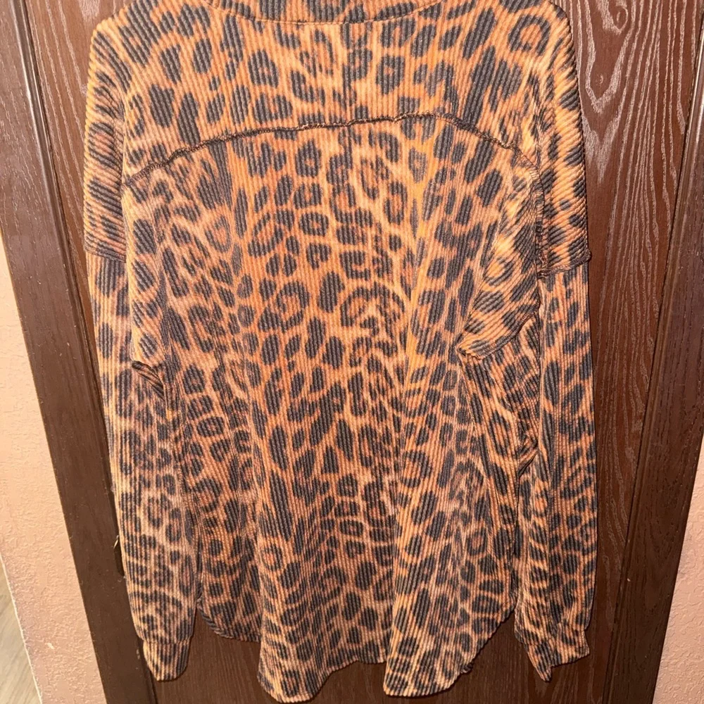 Leopard Print Ribbed Shacket - Picture 4 of 4